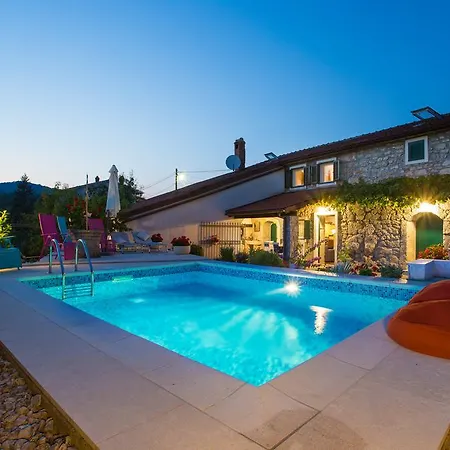 Captain's With Swimming Pool Jurdani