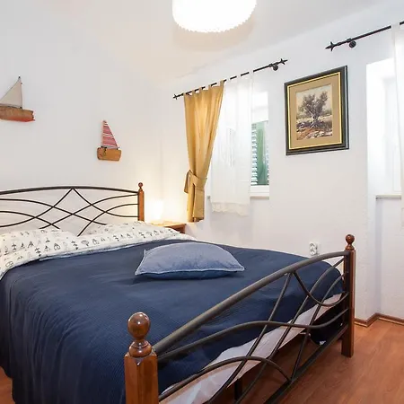 Captain's With Swimming Pool Villa *