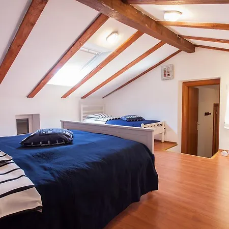 Captain's With Swimming Pool Villa Jurdani