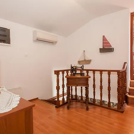 Captain's With Swimming Pool