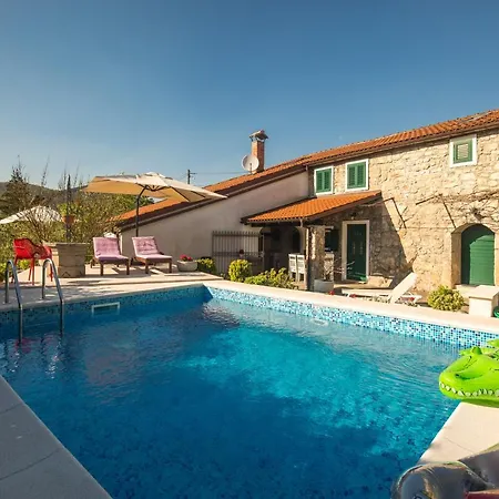 Vila Captain's With Swimming Pool *