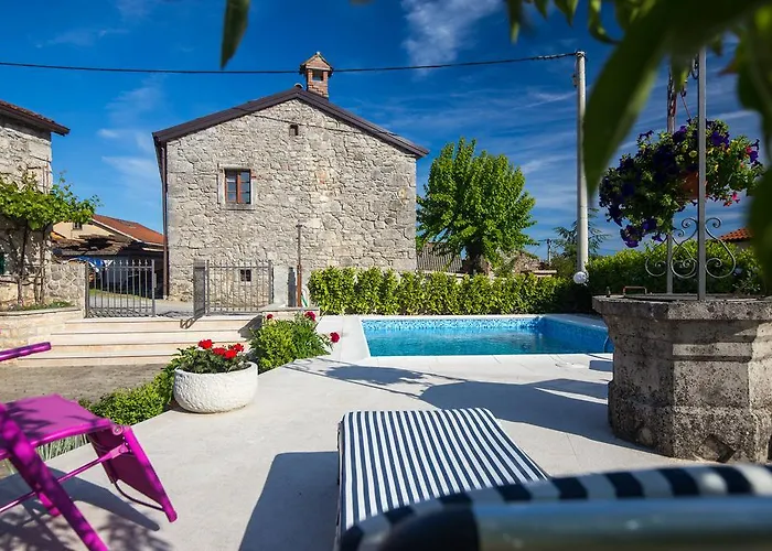 Captain's With Swimming Pool