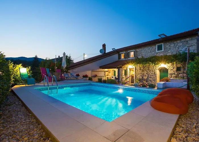 Captain's With Swimming Pool Jurdani