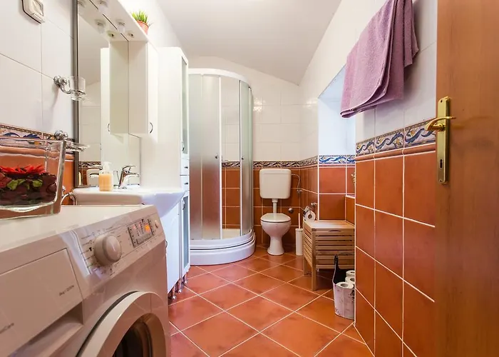 Captain's With Swimming Pool Villa Jurdani