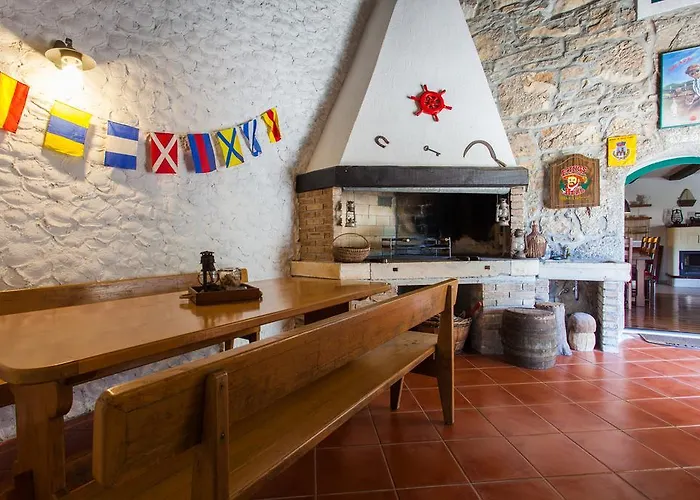 Captain's With Swimming Pool Villa *