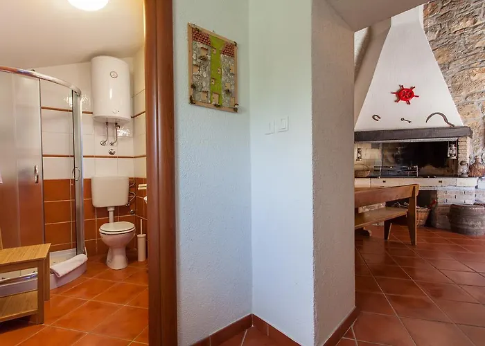 Captain's With Swimming Pool * Jurdani