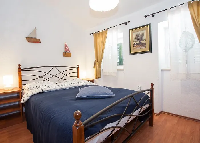 Captain's With Swimming Pool Villa *