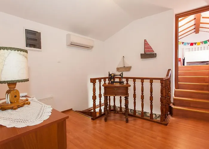 Captain's With Swimming Pool