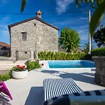 Captain's With Swimming Pool