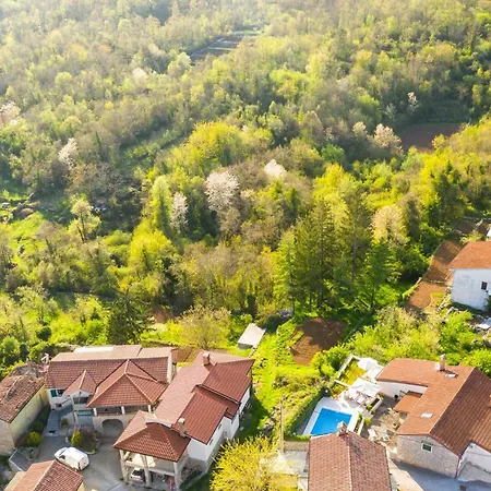 Captain's With Swimming Pool * Jurdani