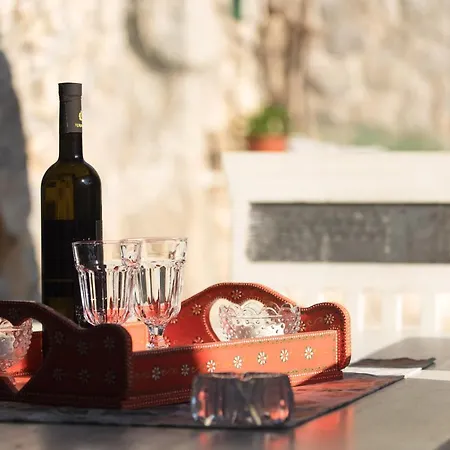 Captain's With Swimming Pool * Jurdani