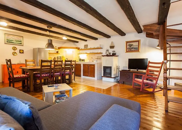 Captain's With Swimming Pool Villa *