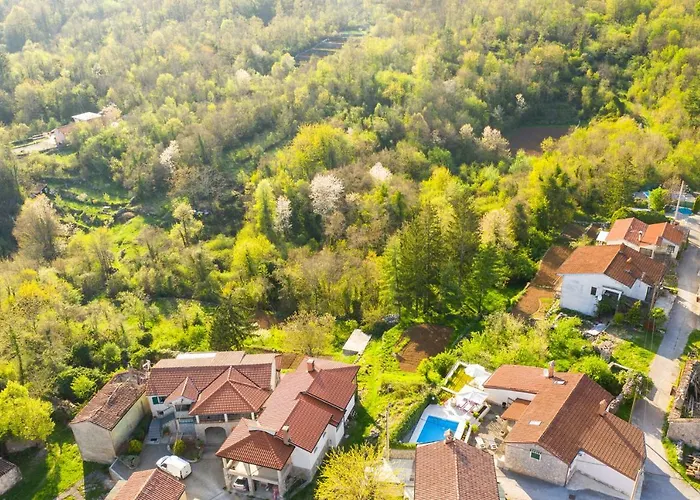 Captain's With Swimming Pool * Jurdani