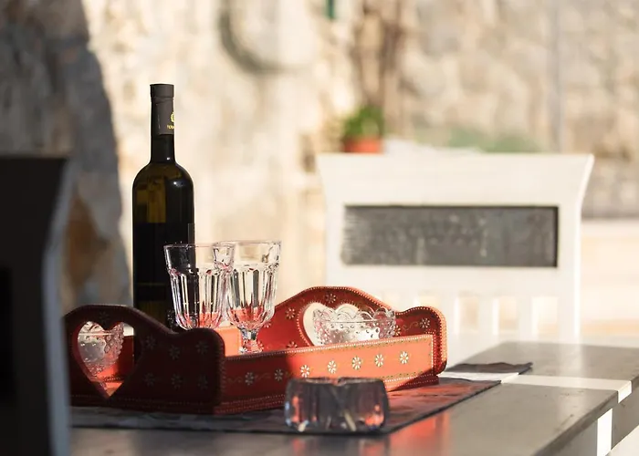 Captain's With Swimming Pool * Jurdani